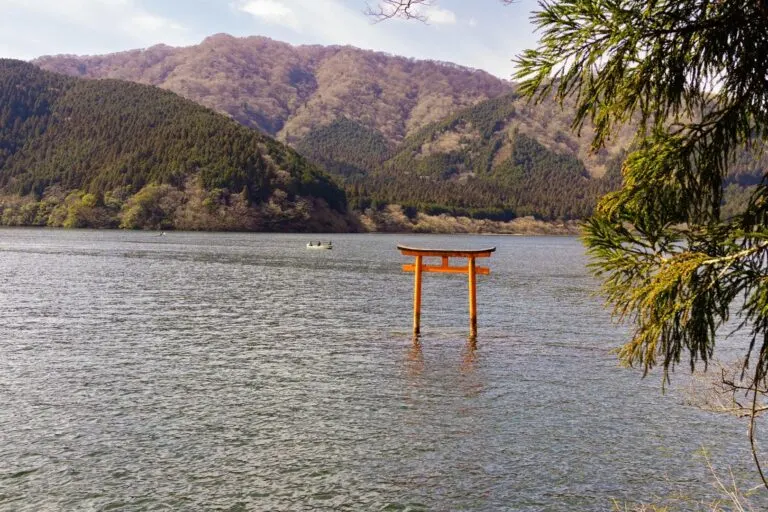 Hakuryu Shrine at Lake Ashi